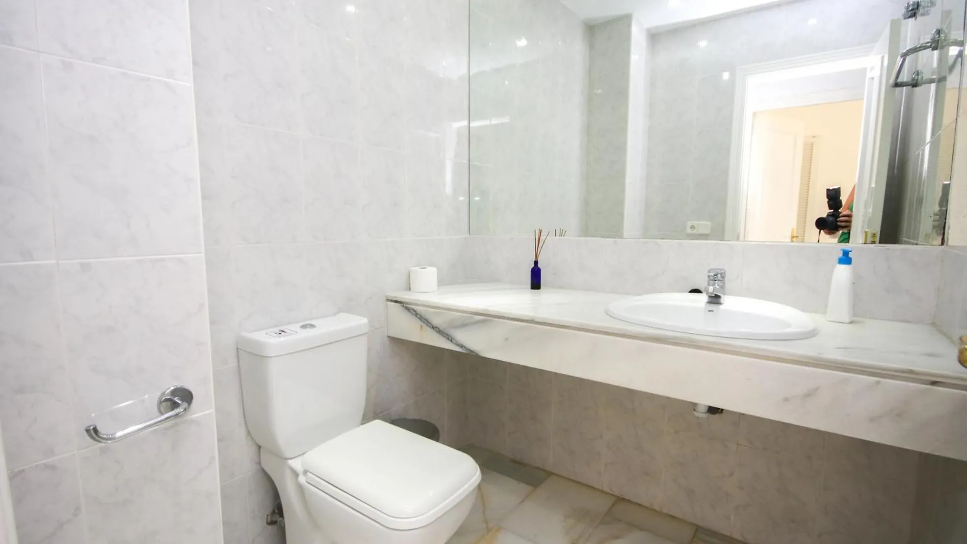 Three Bedroom Apartment La Mairena Elviria Málaga